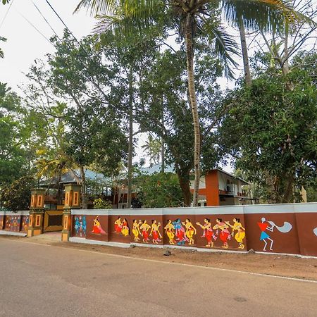 Malavikas Black Beach Resort Varkala Buitenkant foto