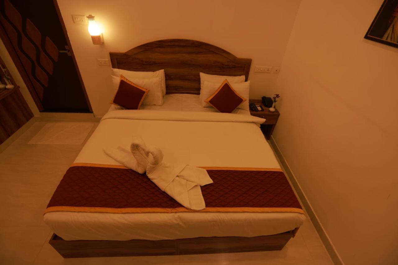 Malavikas Black Beach Resort Varkala Buitenkant foto