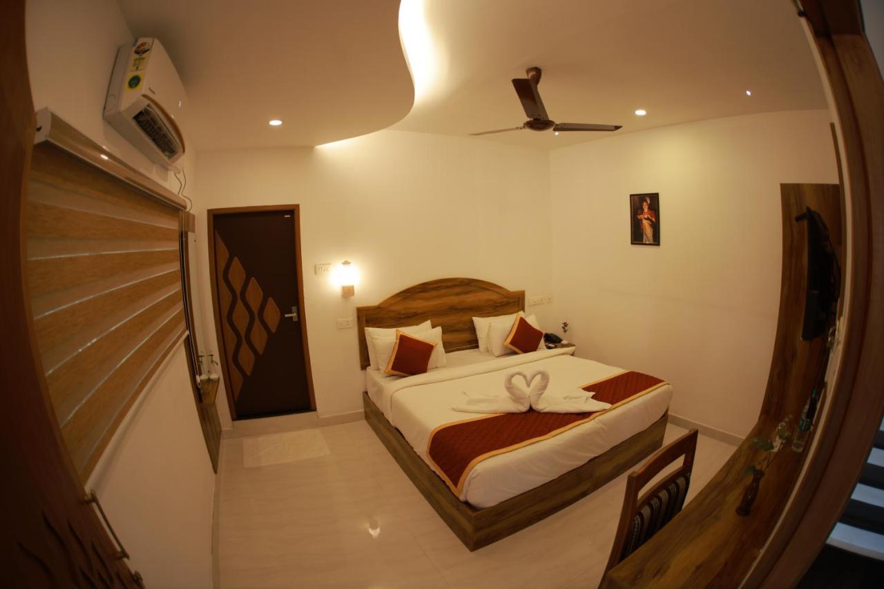 Malavikas Black Beach Resort Varkala Buitenkant foto