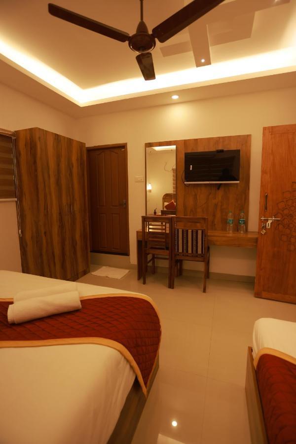 Malavikas Black Beach Resort Varkala Buitenkant foto